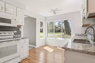 563 Woodview Rd, Lake Barrington, IL 60010 - Photo 11