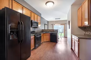 3534 Blue Ridge Ct, Carpentersville, IL 60110 - Photo 7