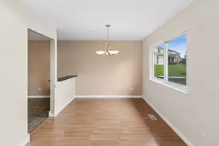 496 Stone Gate Cir, Schaumburg, IL 60193 - Photo 5