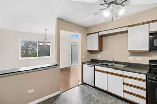 496 Stone Gate Cir, Schaumburg, IL 60193 - Photo 7