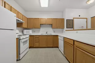 801 N McLean Blvd, Elgin, IL 60123 - Photo 5