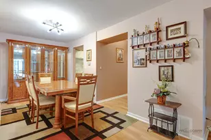 7 Oak Creek Dr, Buffalo Grove, IL 60089 - Photo 9