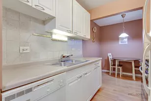 7 Oak Creek Dr, Buffalo Grove, IL 60089 - Photo 19