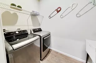 2911 Briargate Dr, Lindenhurst, IL 60046 - Photo 17