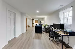 1727 W Henderson St, Chicago, IL 60657 - Photo 29