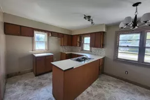 801 Main Street St, Crescent City, IL 60928 - Photo 3