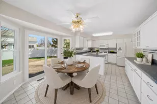 233 Spring Ct, North Aurora, IL 60542 - Photo 5