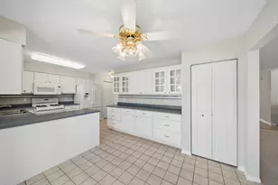 233 Spring Ct, North Aurora, IL 60542 - Photo 15