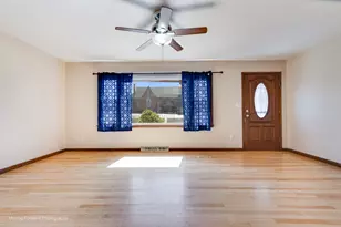 284 Washington Ave, Hampshire, IL 60140 - Photo 3