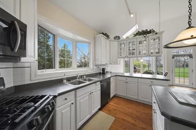 8839 S 83rd Avenue, Hickory Hills, IL 60457 - Photo 9