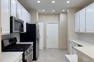 431 Pine Lake Cir, Vernon Hills, IL 60061 - Photo 11