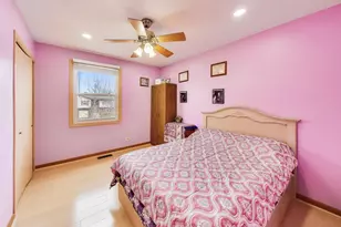 1021 Warwick Cir S, Hoffman Estates, IL 60169 - Photo 27