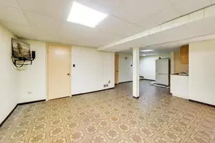 1021 Warwick Cir S, Hoffman Estates, IL 60169 - Photo 35