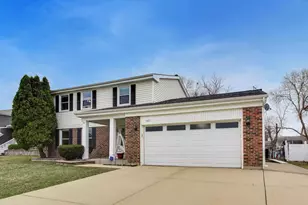 1021 Warwick Cir S, Hoffman Estates, IL 60169 - Photo 3