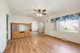 105 Seiler St, Martinton, IL 60951 - Photo 3