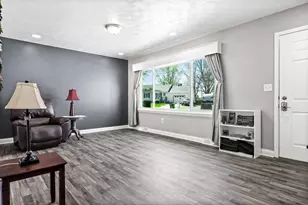 610 Rayjon Dr, Oreana, IL 62554 - Photo 5