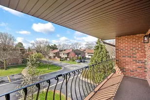 8218 Cobblestone Dr, Palos Hills, IL 60465 - Photo 5