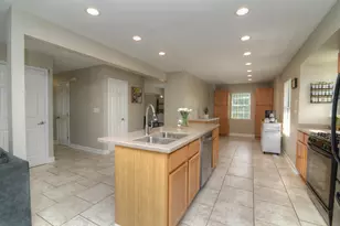 1292 Lilac Ln, Carol Stream, IL 60188 - Photo 9