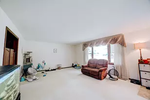 905 S 4th St, Watseka, IL 60970 - Photo 5