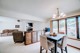 905 S 4th St, Watseka, IL 60970 - Photo 15