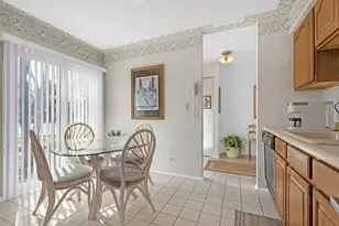 924 Hidden Lake Dr, Buffalo Grove, IL 60089 - Photo 7