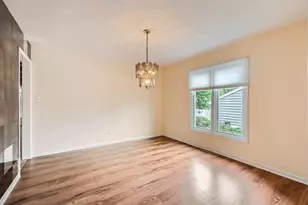 2S170 Stratford Rd, Glen Ellyn, IL 60137 - Photo 5