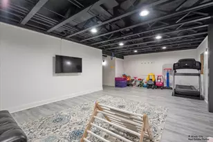 125 Chestnut Hills Cir, Burr Ridge, IL 60527 - Photo 21