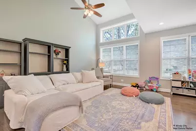 125 Chestnut Hills Circle, Burr Ridge, IL 60527 - Photo 11