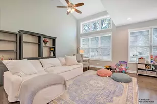 125 Chestnut Hills Cir, Burr Ridge, IL 60527 - Photo 11