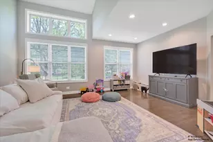 125 Chestnut Hills Cir, Burr Ridge, IL 60527 - Photo 9