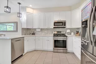 125 Chestnut Hills Cir, Burr Ridge, IL 60527 - Photo 5