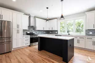 7957 W 73 Pl, Bridgeview, IL 60455 - Photo 11