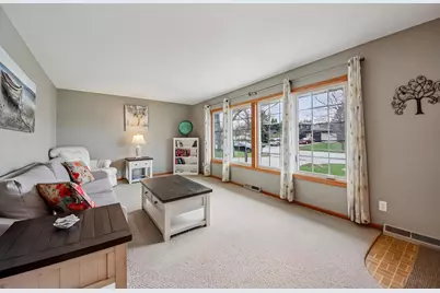 1618 Pine Trail, Sycamore, IL 60178 - Photo 5