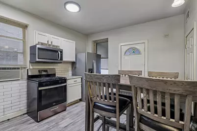 956 N Trumbull Avenue, Chicago, IL 60651 - Photo 13