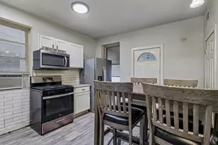 956 N Trumbull Ave, Chicago, IL 60651 - Photo 13