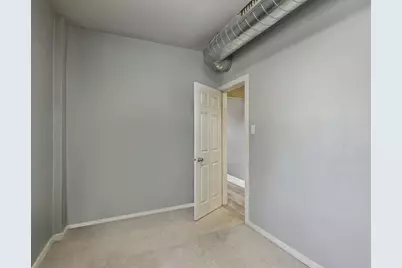 956 N Trumbull Avenue, Chicago, IL 60651 - Photo 15