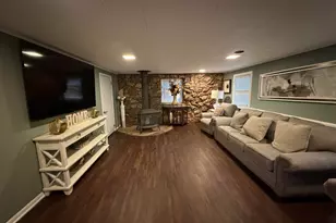 202 Hickory Rd, Oakwood Hills, IL 60013 - Photo 13