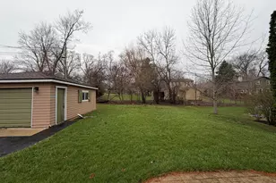 202 Hickory Rd, Oakwood Hills, IL 60013 - Photo 23