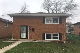 725 E 152nd St, Phoenix, IL 60426 - Photo 1