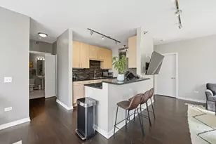 200 W Grand Ave, Chicago, IL 60654 - Photo 5