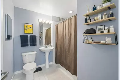 200 W Grand Avenue #903, Chicago, IL 60654 - Photo 19