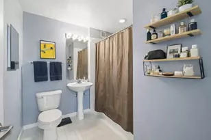 200 W Grand Ave, Chicago, IL 60654 - Photo 19