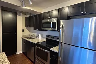 4180 N Marine Dr, Chicago, IL 60613 - Photo 3