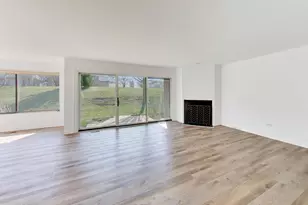 83C Thornhill Ln, Lake Barrington, IL 60010 - Photo 3