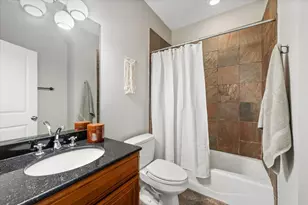 3625 N Lakewood Ave, Chicago, IL 60613 - Photo 17