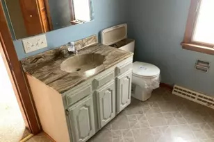 1662 S Chicago Ave, Freeport, IL 61032 - Photo 13