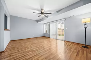 568 Four Seasons Blvd, Aurora, IL 60504 - Photo 5