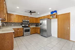 16951 Shannon Dr, Tinley Park, IL 60477 - Photo 11