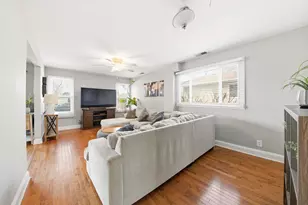 581 Charing Cross Rd, Elk Grove Village, IL 60007 - Photo 5