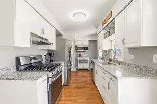 581 Charing Cross Rd, Elk Grove Village, IL 60007 - Photo 9